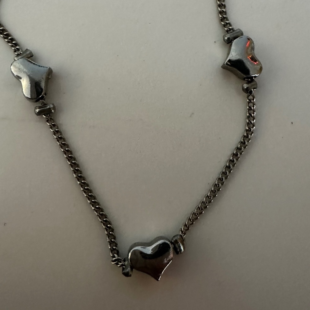 Jewelry:  Silver heart choker necklace